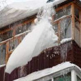 Осторожно! Возможен сход снега и наледи с крыш!